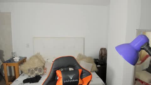 Snapshot of vitaxviper chatting on 11/26/25, 09:27 Vit a Viper online show from 11/26/25, 09:27