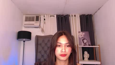 Snapshot of vivahot_zen chatting on 10/17/25, 04:42 ZEN online show from 10/17/25, 04:42