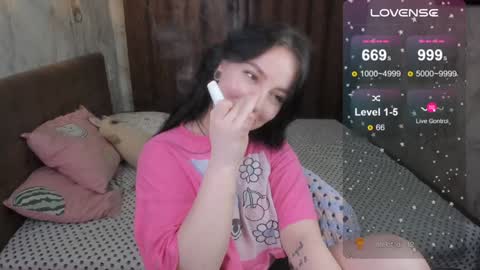 Snapshot of vivi__squirrel chatting on 01/30/25, 09:15 Vivi online show from 01/30/25, 09:15