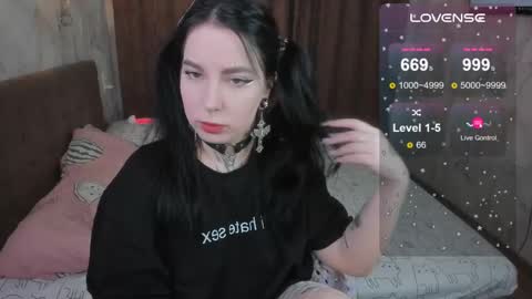 Snapshot of vivi__squirrel chatting on 02/12/25, 06:51 Vivi online show from 02/12/25, 06:51