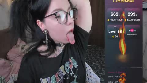 Snapshot of vivi__squirrel chatting on 02/13/25, 07:56 Vivi online show from 02/13/25, 07:56