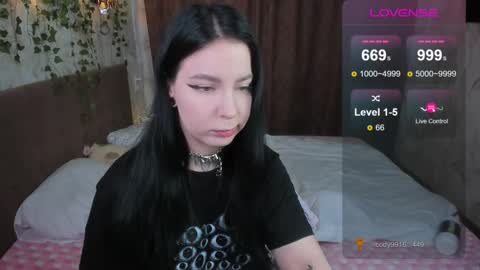 Snapshot of vivi__squirrel chatting on 02/20/25, 07:01 Vivi online show from 02/20/25, 07:01