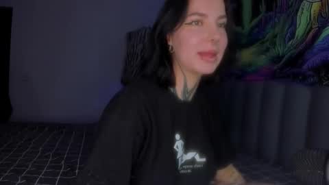 Snapshot of vivi__squirrel chatting on 09/18/25, 07:21 Vivi online show from 09/18/25, 07:21