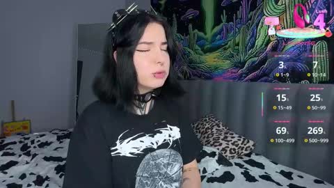 Snapshot of vivi__squirrel chatting on 10/14/25, 04:02 Vivi online show from 10/14/25, 04:02