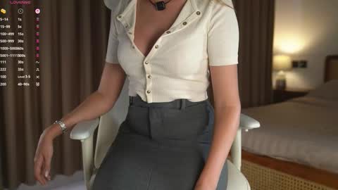 Vivian online show from 11/19/25, 08:14