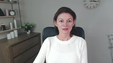 Snapshot of vivian_dream chatting on 12/02/24, 06:41 Vivian online show from 12/02/24, 06:41