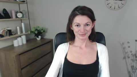 Snapshot of vivian_dream chatting on 12/03/24, 08:49 Vivian online show from 12/03/24, 08:49