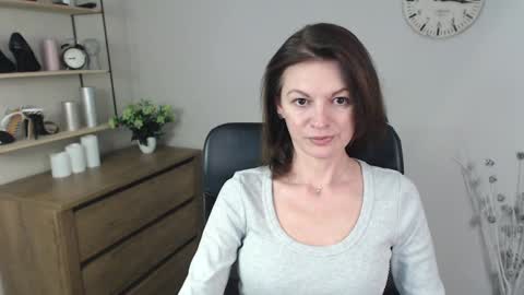 Snapshot of vivian_dream chatting on 12/04/24, 06:55 Vivian online show from 12/04/24, 06:55