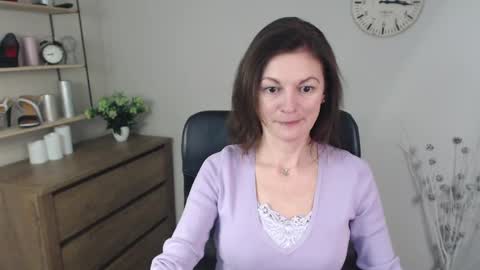 Snapshot of vivian_dream chatting on 12/06/24, 05:42 Vivian online show from 12/06/24, 05:42
