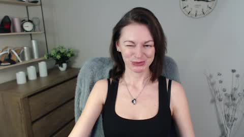 Snapshot of vivian_dream chatting on 12/09/24, 06:55 Vivian online show from 12/09/24, 06:55