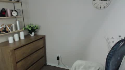 Snapshot of vivian_dream chatting on 12/09/24, 10:00 Vivian online show from 12/09/24, 10:00