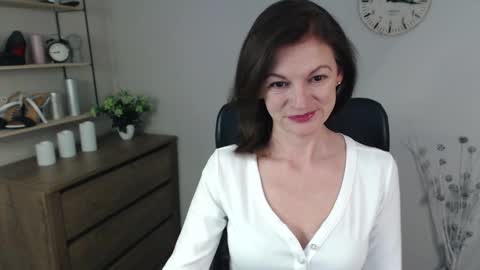 Snapshot of vivian_dream chatting on 12/12/24, 05:52 Vivian online show from 12/12/24, 05:52