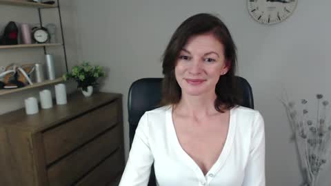 Snapshot of vivian_dream chatting on 12/12/24, 08:57 Vivian online show from 12/12/24, 08:57
