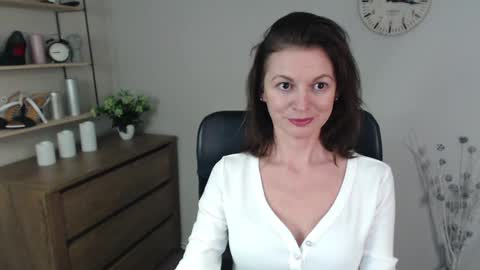 Snapshot of vivian_dream chatting on 12/12/24, 12:01 Vivian online show from 12/12/24, 12:01