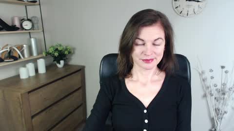 Snapshot of vivian_dream chatting on 12/17/24, 05:40 Vivian online show from 12/17/24, 05:40