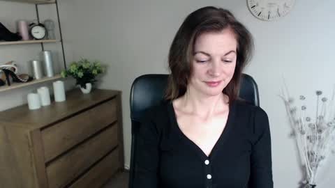 Snapshot of vivian_dream chatting on 12/17/24, 08:45 Vivian online show from 12/17/24, 08:45