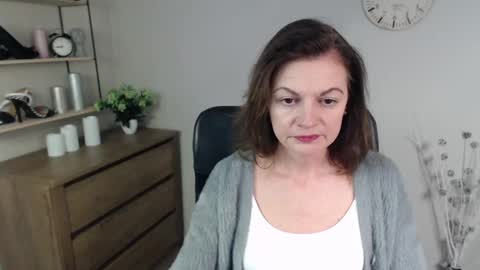 Snapshot of vivian_dream chatting on 12/18/24, 05:48 Vivian online show from 12/18/24, 05:48