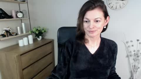 Snapshot of vivian_dream chatting on 01/02/25, 09:43 Vivian online show from 01/02/25, 09:43