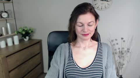 Snapshot of vivian_dream chatting on 01/11/25, 08:00 Vivian online show from 01/11/25, 08:00