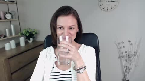 Snapshot of vivian_dream chatting on 01/17/25, 02:28 Vivian online show from 01/17/25, 02:28