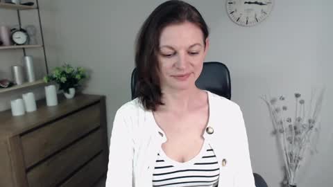 Snapshot of vivian_dream chatting on 01/17/25, 05:51 Vivian online show from 01/17/25, 05:51