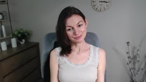 Snapshot of vivian_dream chatting on 01/21/25, 01:11 Vivian online show from 01/21/25, 01:11