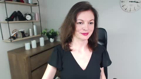 Snapshot of vivian_dream chatting on 01/27/25, 01:52 Vivian online show from 01/27/25, 01:52