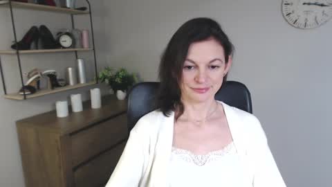 Snapshot of vivian_dream chatting on 01/31/25, 02:07 Vivian online show from 01/31/25, 02:07