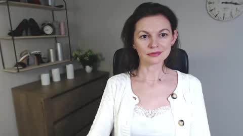 Snapshot of vivian_dream chatting on 01/31/25, 05:42 Vivian online show from 01/31/25, 05:42