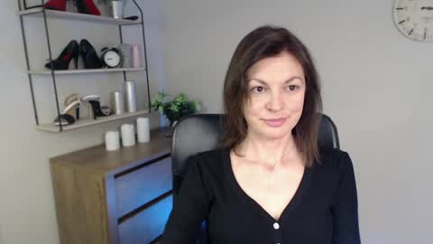 Snapshot of vivian_dream chatting on 02/12/25, 10:35 Vivian online show from 02/12/25, 10:35