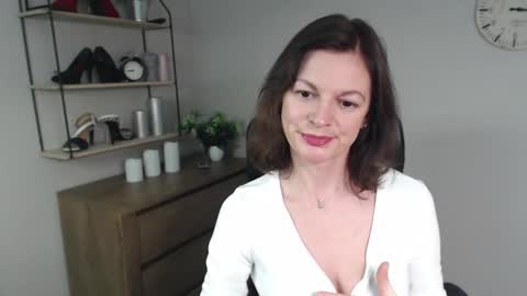 Snapshot of vivian_dream chatting on 02/13/25, 02:20 Vivian online show from 02/13/25, 02:20