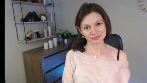 Snapshot of vivian_dream chatting on 02/20/25, 10:27 Vivian online show from 02/20/25, 10:27