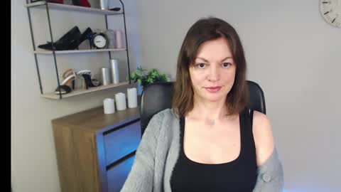 Snapshot of vivian_dream chatting on 02/21/25, 08:18 Vivian online show from 02/21/25, 08:18