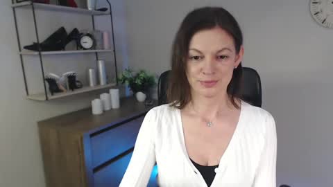 Snapshot of vivian_dream chatting on 02/25/25, 07:52 Vivian online show from 02/25/25, 07:52