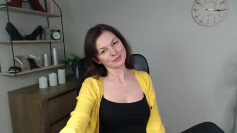 Snapshot of vivian_dream chatting on 02/27/25, 05:15 Vivian online show from 02/27/25, 05:15