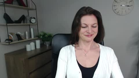 Snapshot of vivian_dream chatting on 02/28/25, 02:09 Vivian online show from 02/28/25, 02:09