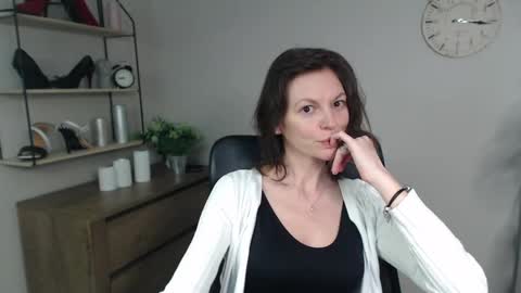 Snapshot of vivian_dream chatting on 02/28/25, 06:52 Vivian online show from 02/28/25, 06:52