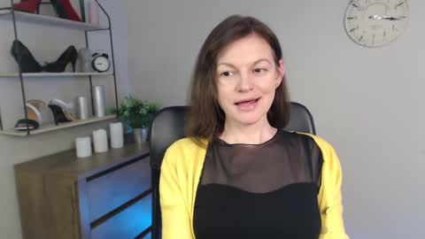 Snapshot of vivian_dream chatting on 03/04/25, 10:13 Vivian online show from 03/04/25, 10:13