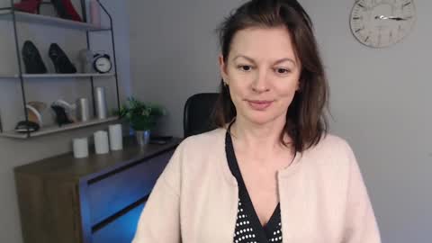 Snapshot of vivian_dream chatting on 03/06/25, 09:47 Vivian online show from 03/06/25, 09:47