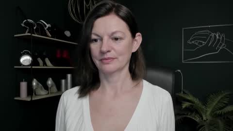 Vivian online show from 11/05/25, 06:57