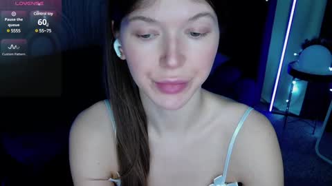 Snapshot of vivian_evans_ chatting on 01/08/25, 07:03 Vivian Evans online show from 01/08/25, 07:03