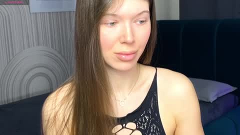 Snapshot of vivian_evans_ chatting on 02/07/25, 12:31 Vivian Evans online show from 02/07/25, 12:31