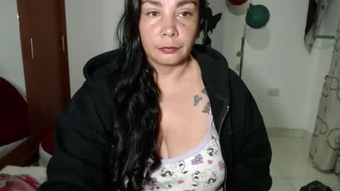 Snapshot of vivian_milf_paint chatting on 09/17/25, 03:19 vivian_milf_paint online show from 09/17/25, 03:19