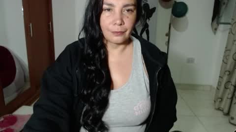 Snapshot of vivian_milf_paint chatting on 09/26/25, 03:32 vivian_milf_paint online show from 09/26/25, 03:32