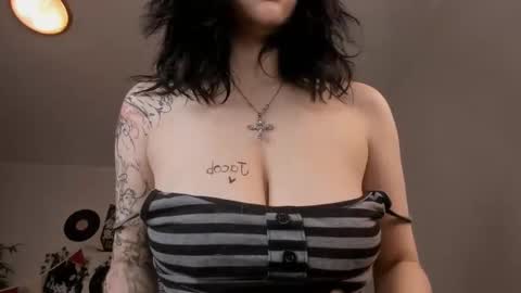 vivian_qwerty online show from 01/18/25, 07:17