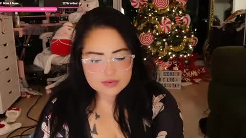 Snapshot of vivianaortega chatting on 12/17/24, 02:23 Vivi online show from 12/17/24, 02:23
