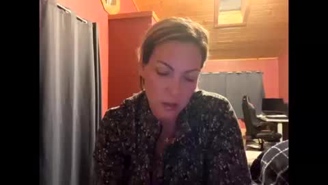 Snapshot of vivianluxe chatting on 10/18/25, 05:32 VivianLuxe online show from 10/18/25, 05:32