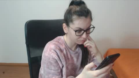 Snapshot of vivianngray chatting on 02/04/25, 04:29 Vivian Gray online show from 02/04/25, 04:29