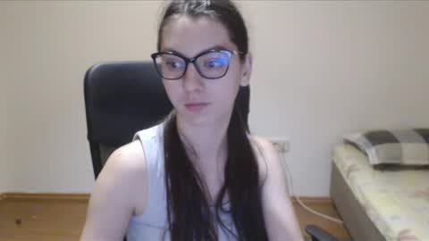 Snapshot of vivianngray chatting on 03/07/25, 12:37 Vivian Gray online show from 03/07/25, 12:37
