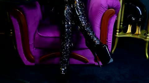 Vivian Reeve online show from 10/30/25, 02:40